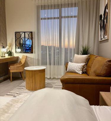 Menlyn Apartment | Modern Studio in Menlyn Maine