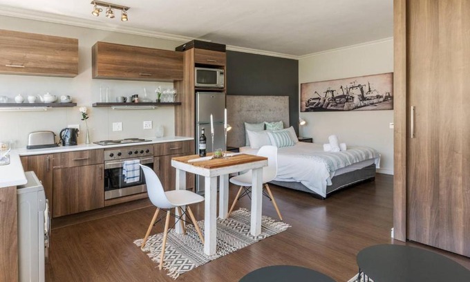 Three Anchor Bay Apartment | Montclaire 60D