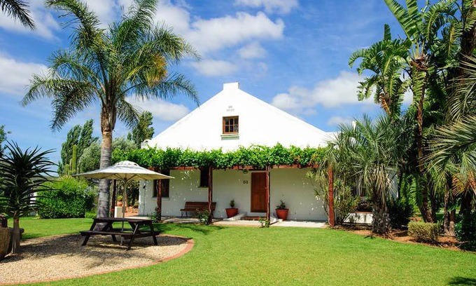 Bonnievale House | Motel ∙ 8 guests
