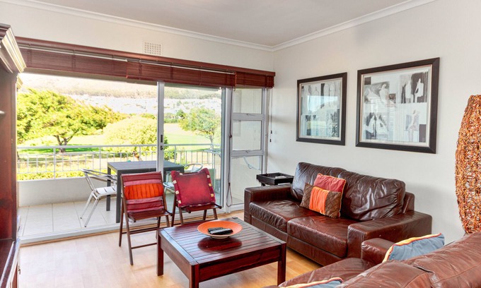 Mouille Point Apartment | Mouille Point Mountain View 2 Bedroom