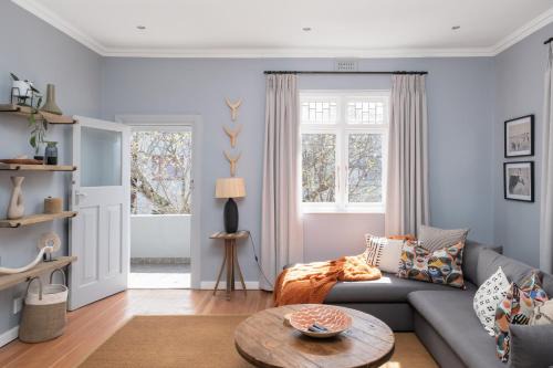 Muizenberg Apartment | Muizies Peak - Walk to Beach - No Load Shedding