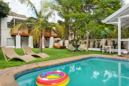 Three Anchor Bay Hotel | Neighbourgood Hill