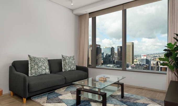 Bo'Kaap Apartment | New De Waterkant Apartment with Mountain Views