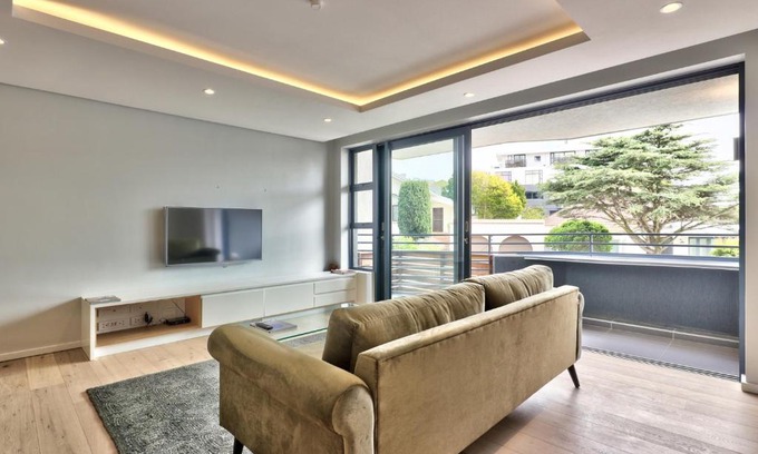Three Anchor Bay Apartment | Nineons AC