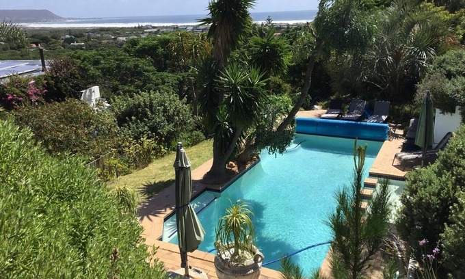 Noordhoek House | Ocean Golf Guest House