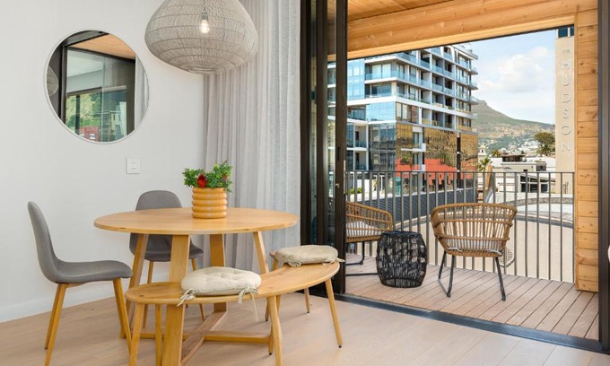 Cape Town City Centre Apartment | Old Cape Quarter 411