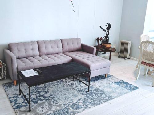 Redhill Apartment | On The Beach at Surfers Corner
