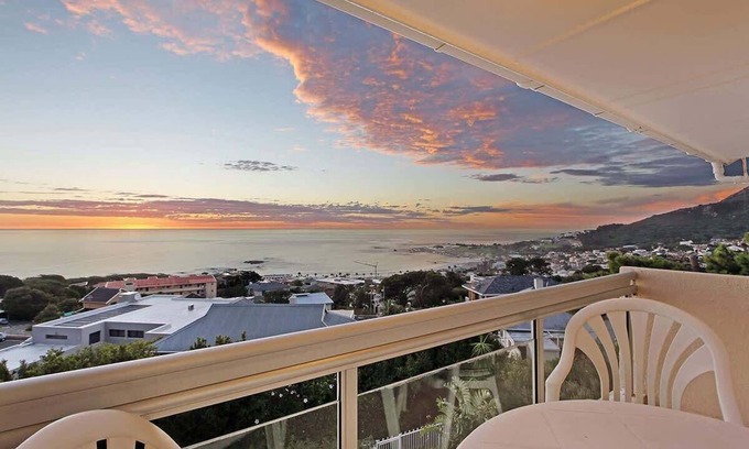 Camps Bay Apartment | Panoramic Apt -Camps Bay, Sea Views, Pool, Parking