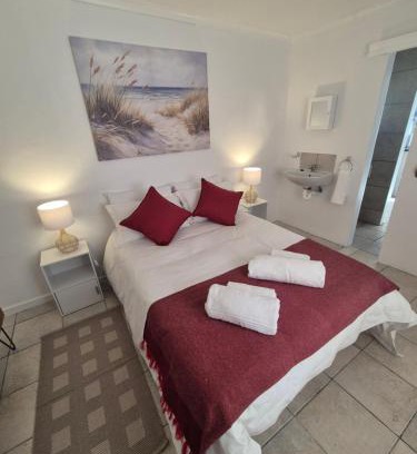 Hermanus City-Centre Apartment | Paterson Place Studios