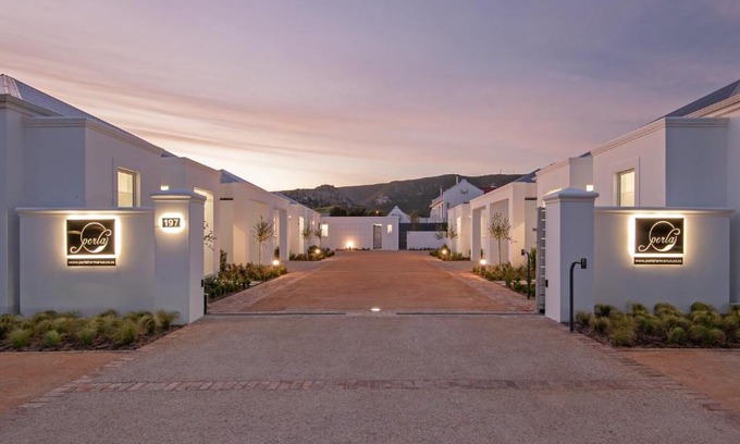 Eastcliff Apartment | Perla