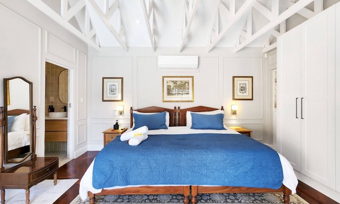 Constantia House | Petunia - Pinoak Self-catering