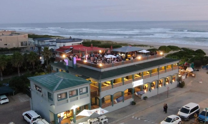Myoli Beach Hostel | Pili Pili Beach Cabanas