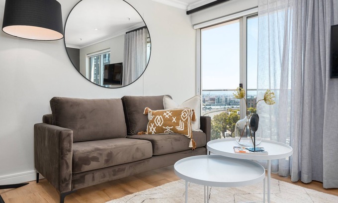 Green Point Apartment | Point Break | Serviced Studio | Mountain Views