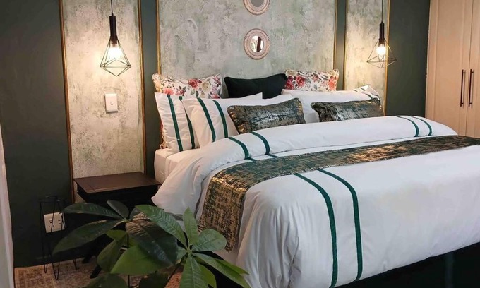 Germiston Apartment | Poolside cottage