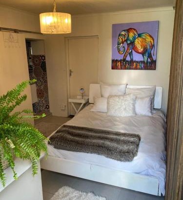 Camps Bay Apartment | Private 2-Sleeper Getaway U8 !