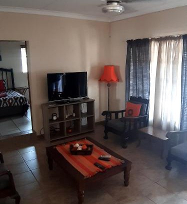 Bela-Bela Apartment | Roos Getaway Apartments # 5