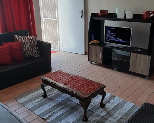 Bela-Bela Apartment | Roos Getaway Apartments #7