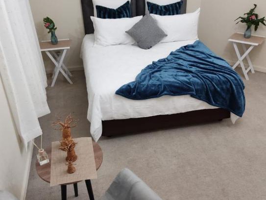 Greater Johannesburg Metropolitan Area House | Royal Kynite Standard Room
