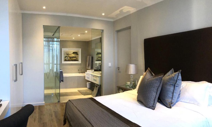 Greater Johannesburg Metropolitan Area Apartment | Sandton apartment, 2 bedroom