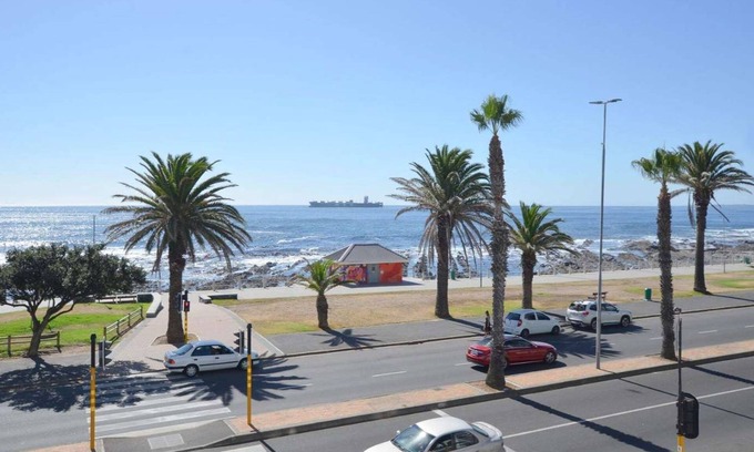 Sea Point Apartment | Sea Point Luxury Four Bedroom Apartments