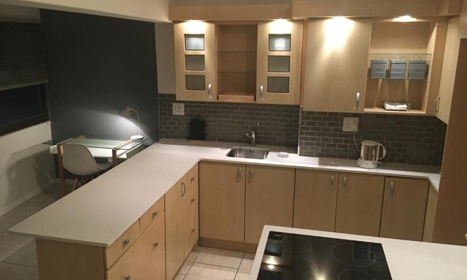 Three Anchor Bay Apartment | Sea point Promenade Self Catering Apartment ideally located to all Cape Town Attractions ! Walking distance to V&A waterfront and shops, restaurants , parks