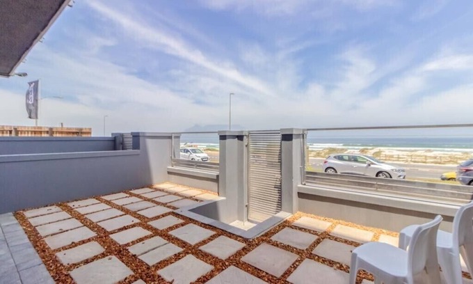 Bloubergstrand Apartment | Seacrest B003