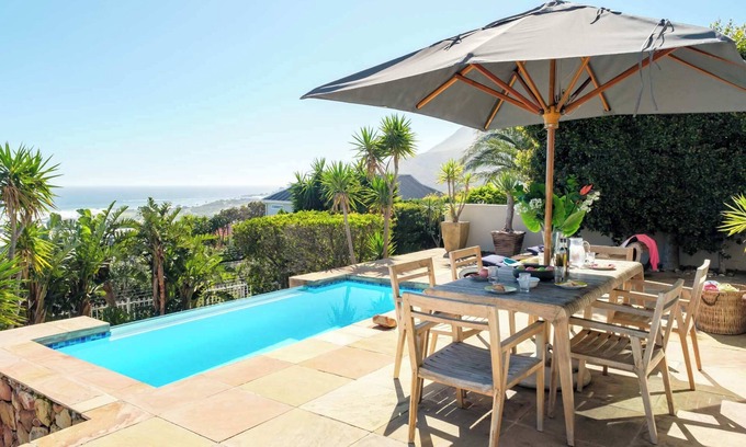 Camps Bay Apartment | Secure Holiday Apartment w Private Pool Calico