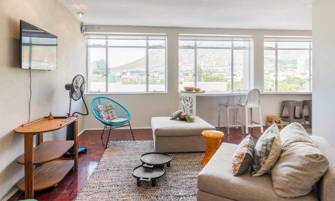 Cape Town City Centre Apartment | Senator Park 61C