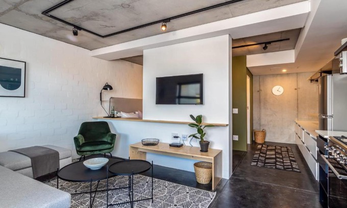 Bo'Kaap Apartment | Spacious 1 Bed Studio in Bo-Kaap with Table Mountain Views