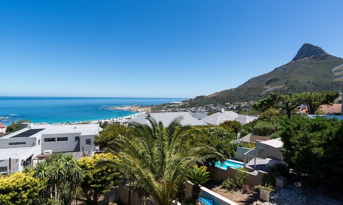 Camps Bay Apartment | Spacious Camps Bay Apartment with Amazing Views!