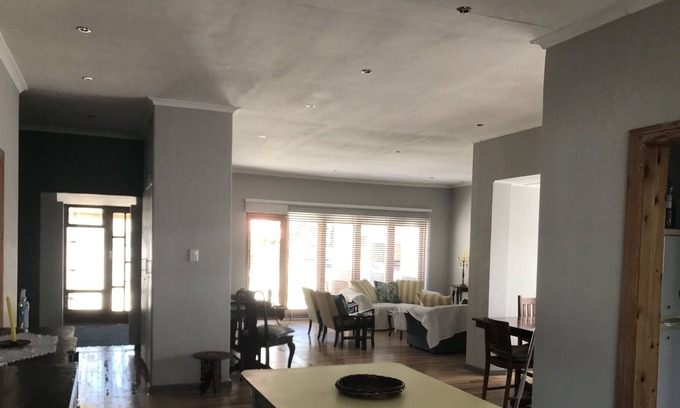 Eastcliff House | Spacious Central House