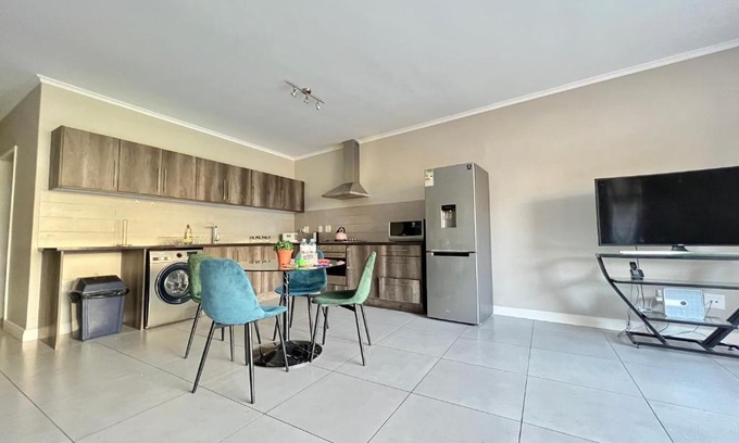 Century City Apartment | Spacious Modern 1 bedroom apartment near Canal Walk