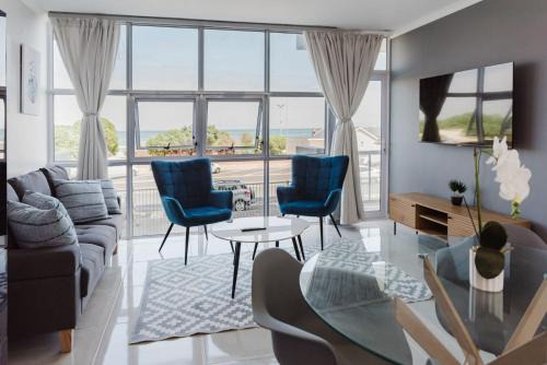 Strand Apartment | St Tropez Beachfront 108