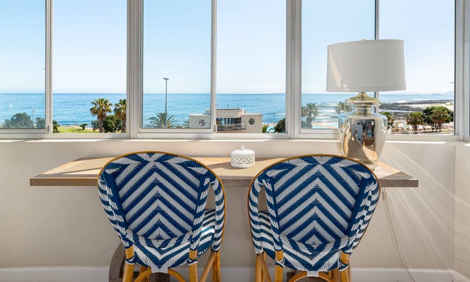Sea Point Apartment | Stunning 2 Bedroom Apartment Overlooking The Famous Beach Promenade!