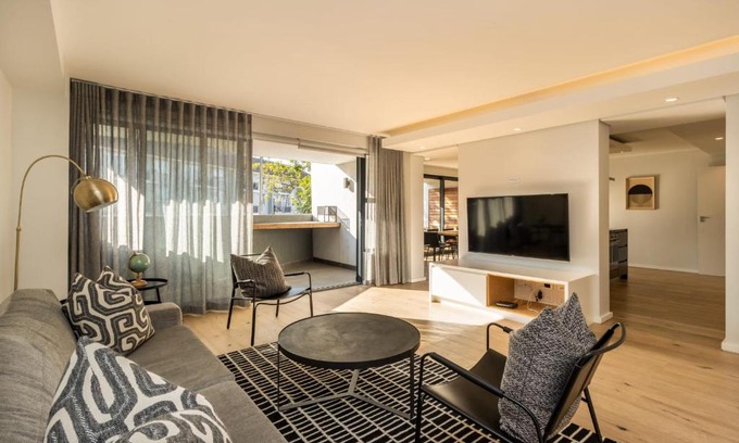Three Anchor Bay Apartment | Stunning 3-Bed Apartment w/Balconies Pool in Cape Town