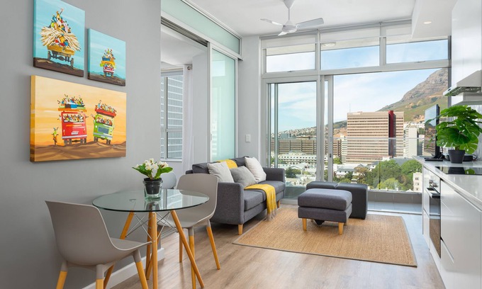 Cape Town City Centre Apartment | Stunning Studio | Incredible Views | Central