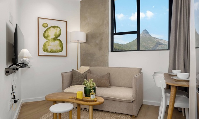 Three Anchor Bay Apartment | Stylish Apartment with Balcony and Rooftop Pool
