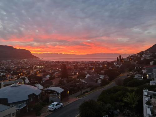 Fish Hoek Apartment | Sunrise Studio