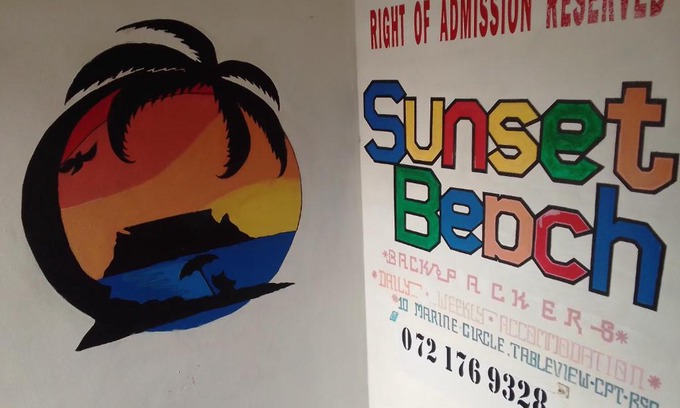 Bloubergstrand Hostel | Sunset beach backpackers