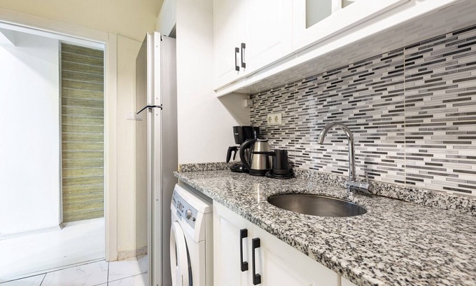Osmanbey Apartment | Superb Flat with Central Location in Nisantasi