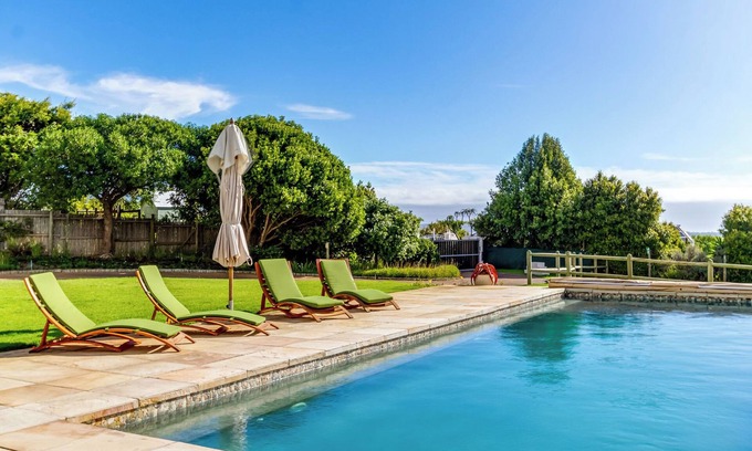 Noordhoek Apartment | Thatched Apartment with great views, full kitchen, Wifi in Noordhoek, Cape Town