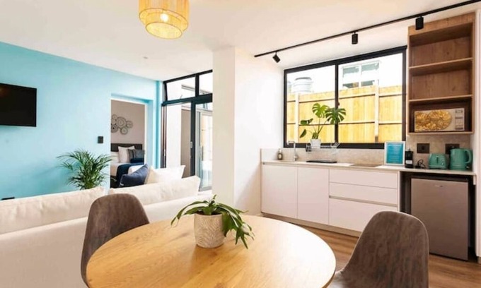 Sea Point Apartment | The Palm Flats Seaside Bliss 300m from Sea