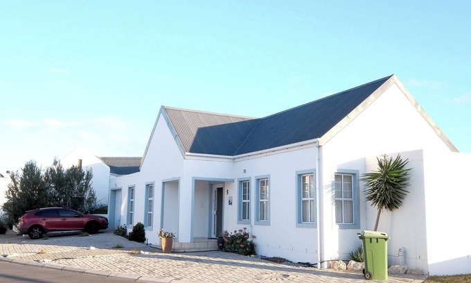 Langebaan House | The Pelican - Stunning 3-Bedroom Holiday Home in Langebaan