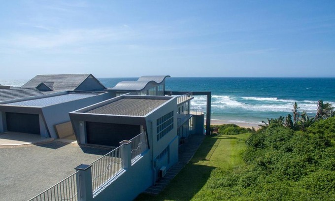 Tinley Manor House | The residence on Sea View