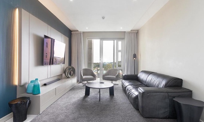 Greater Johannesburg Metropolitan Area Apartment | The Tyrwhitt Rosebank