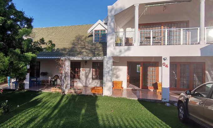 Oudtshoorn House | The Whitehouse