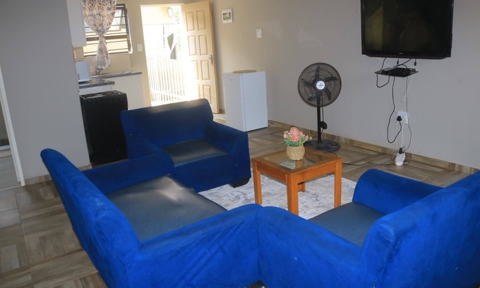 Greater Johannesburg Metropolitan Area Condo | Tranquil condo with pool & braai area in vibrant Randburg