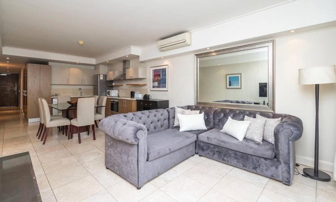 Victoria and Alfred Waterfront Apartment | Tranquil Waterfront Escape
