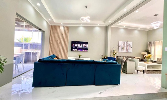 Cape Town House | Trendy spacious modern house within 2km away from Canal Walk Century Cty