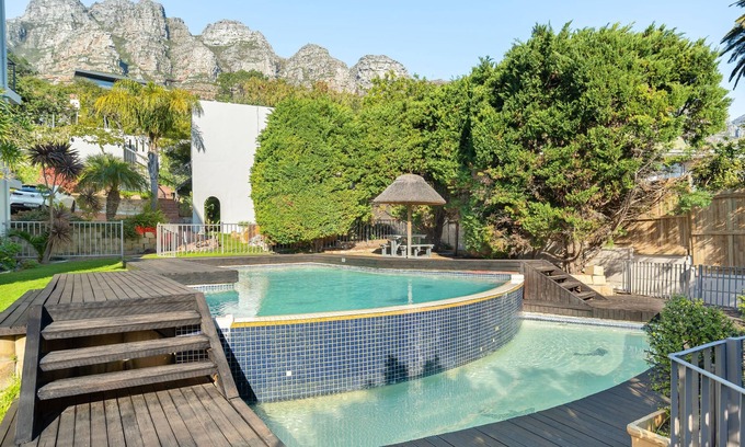 Camps Bay Apartment | Two Bedroom Apartment | Pool | Netflix | Sea Views